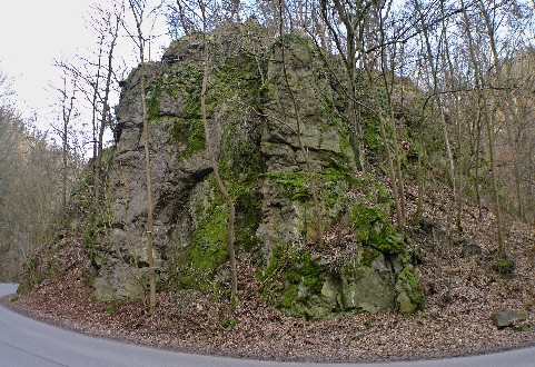 výchoz granodioritů v zákrutu silnice u Huti Františka